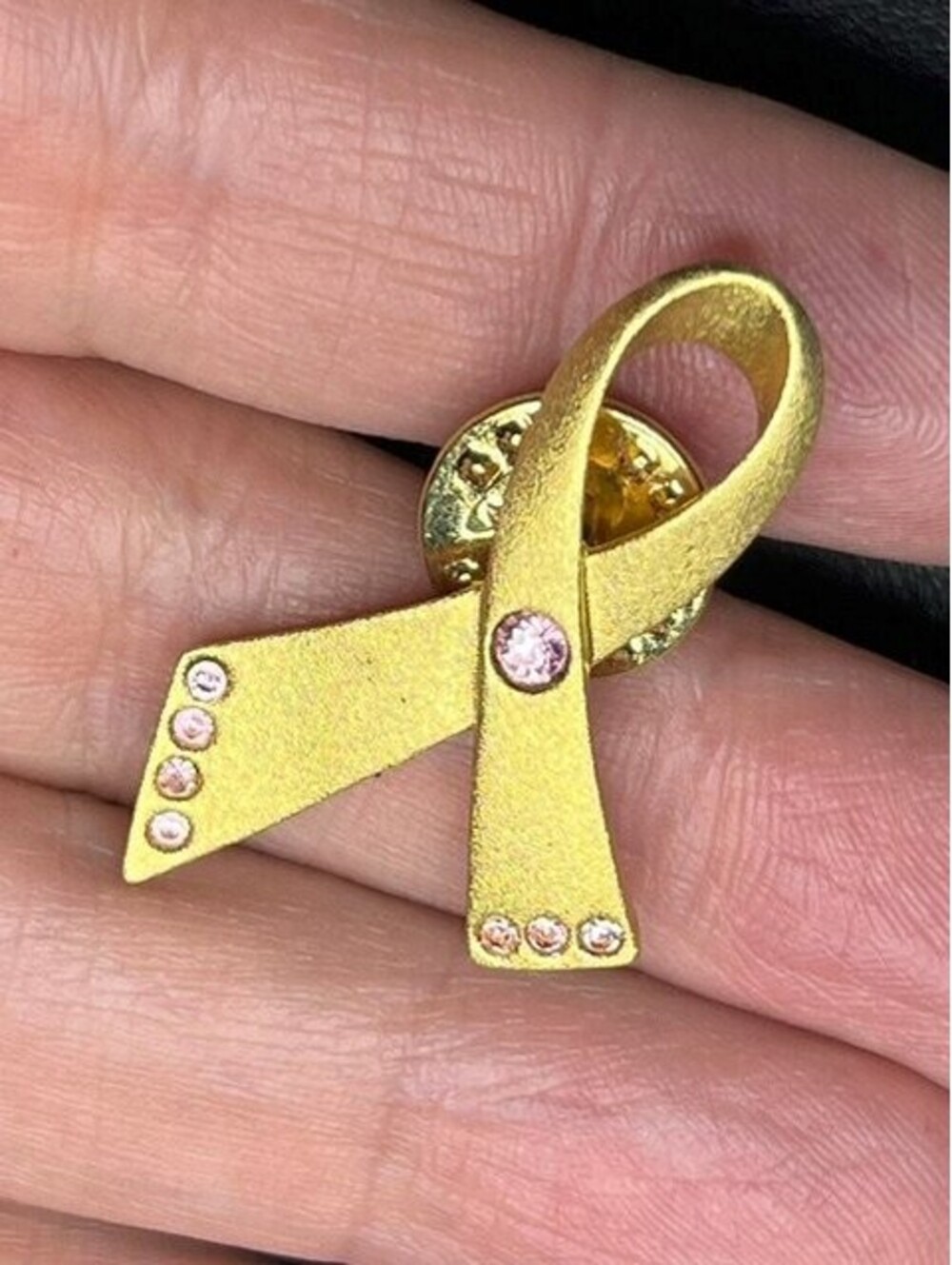 B7546 AVON Pink Ribbon Pin 1.25" Gold Tone Breast Cancer Awareness Rhinestone